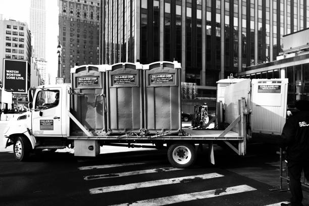 Best Restroom trailer rental cost  in Wyandotte, MI